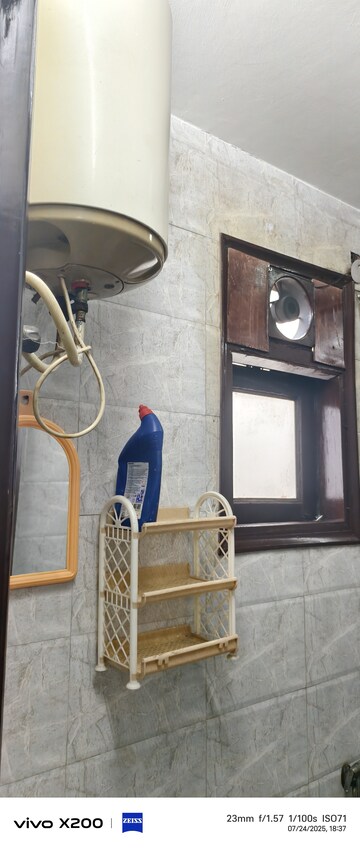 Furnished Amenities in 1 BHK Builder Floor at Lajpat Nagar – for Rent