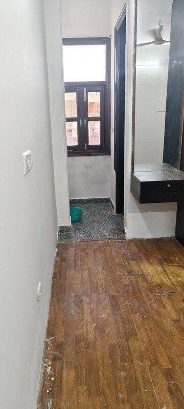 Room in 1 BHK Builder Floor at Lajpat Nagar – for Rent