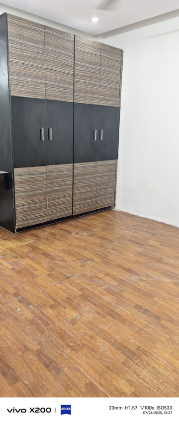 Room in 1 BHK Builder Floor at Lajpat Nagar – for Rent