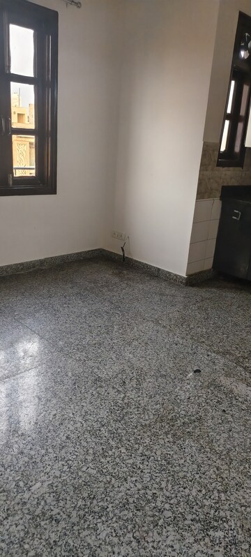 Room in 1 BHK Builder Floor at Lajpat Nagar – for Rent