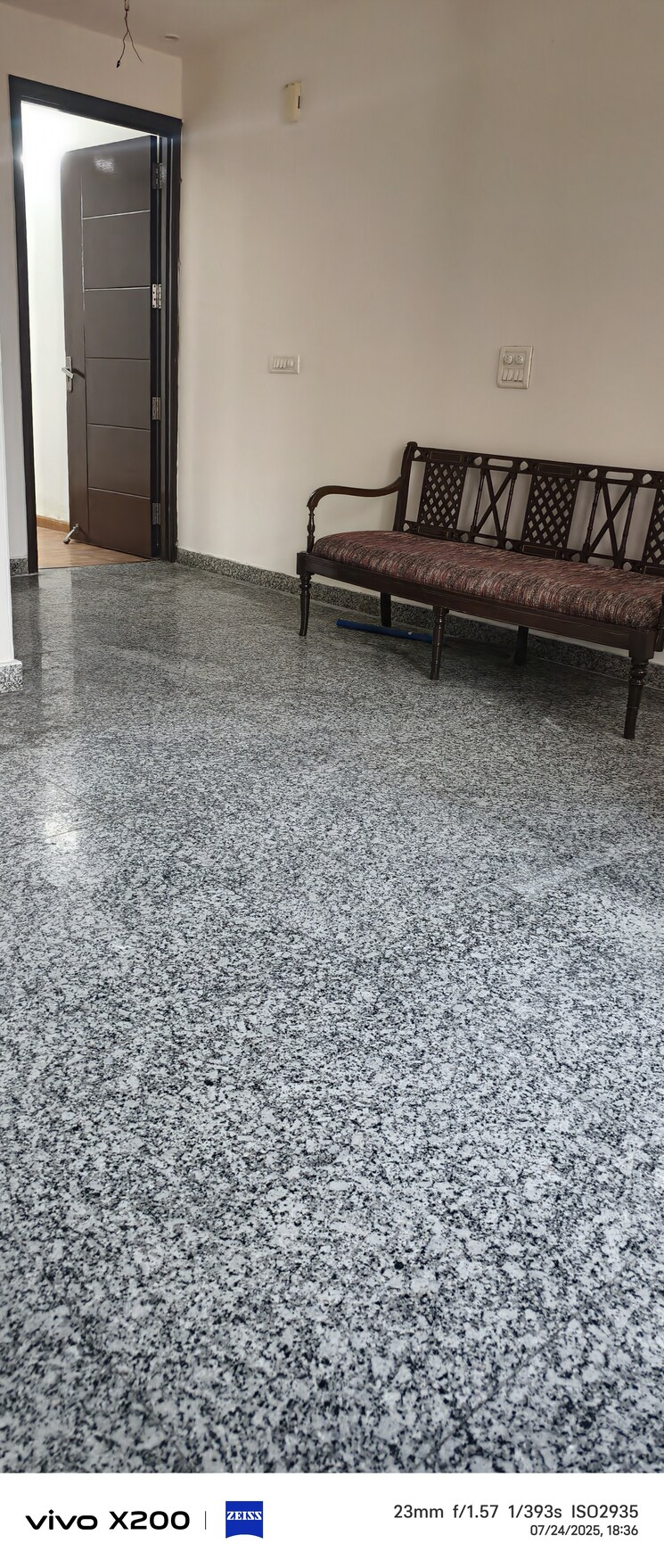  Parking, lajpat nagar 1 Bedroom 450 Sq.Ft. Builder Floor In Lajpat Nagar Delhi 8990860