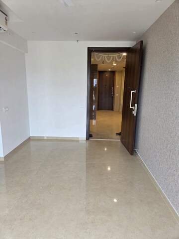 Room in 1 BHK Apartment at Hiranandani Highland, Powai – for Rent