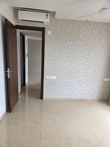 Room in 1 BHK Apartment at Hiranandani Highland, Powai – for Rent