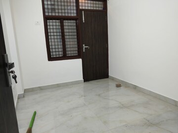 Room in 2 BHK Builder Floor at Paryavaran Complex – for Rent