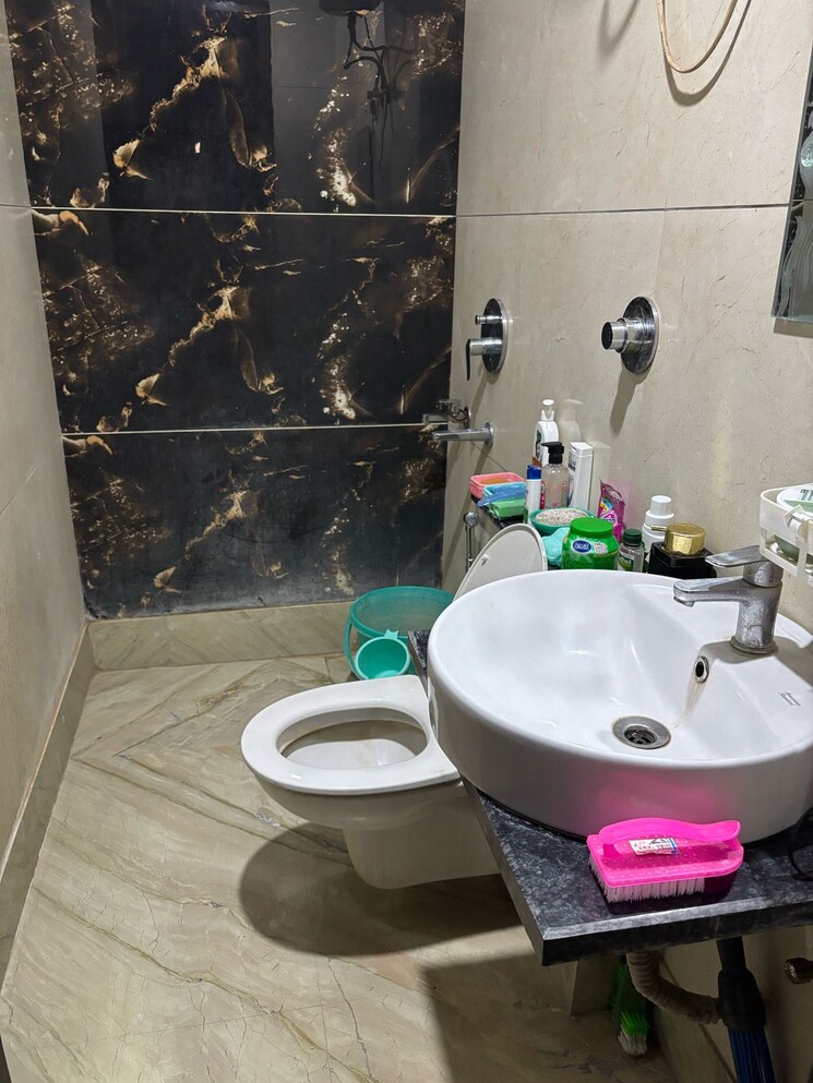 Bathroom, meenakshi garden 1 Bedroom 550 Sq.Ft. Builder Floor In Meenakshi Garden Delhi 8990901