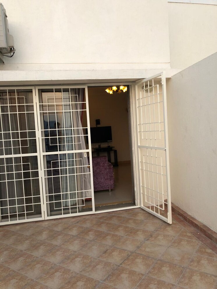 Room, west-end-river-view 2 Bedroom 1200 Sq.Ft. Apartment In Aundh Pune 8990939