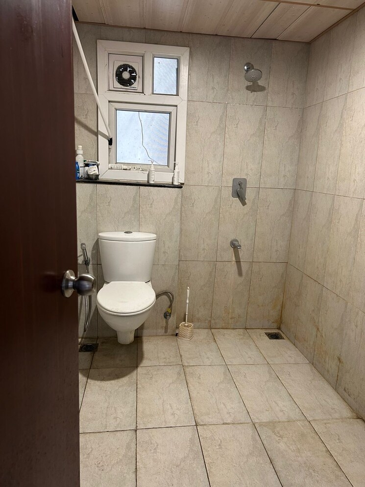Bathroom, prestige-high-fields 3 Bedroom 1742 Sq.Ft. Apartment In Gachibowli Hyderabad 8990938