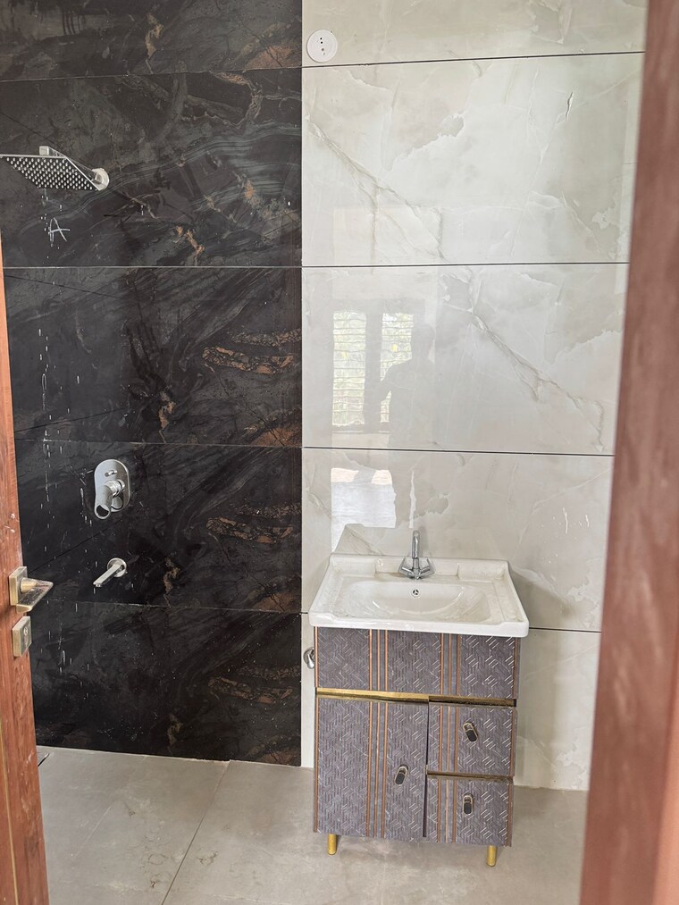 Bathroom, parklands 3 Bedroom 250 Sq.Yd. Builder Floor In Sector 85 Faridabad 8990961