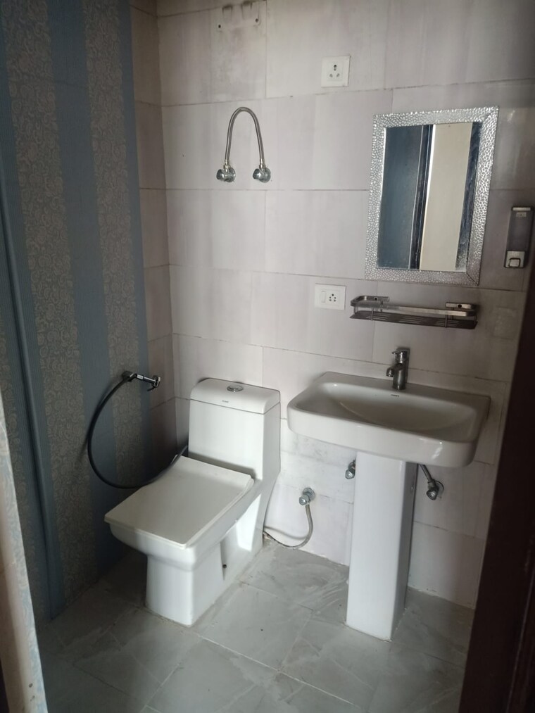 Bathroom, ansal-royal-heritage 2 Bedroom 1045 Sq.Ft. Apartment In Sector 70 Faridabad 8990979