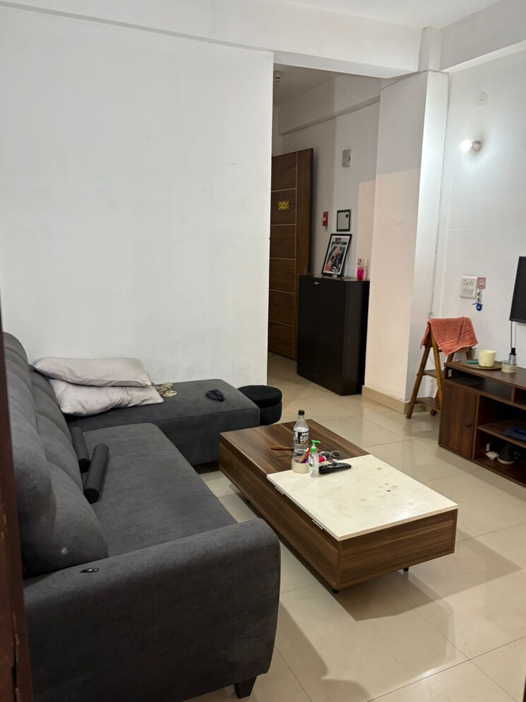 Team Area, dlf phase iv 2 Bedroom 1000 Sq.Ft. Builder Floor In Dlf Phase iv Gurgaon 8990980