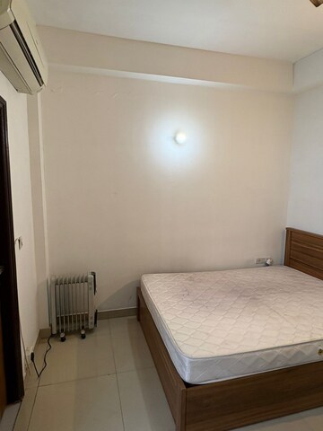 Room in 2 BHK Builder Floor at Dlf Phase iv – for Rent