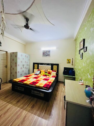 Bedroom in 3 BHK Builder Floor at Sector 40 – for Rent