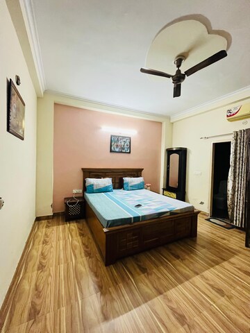 Bedroom in 3 BHK Builder Floor at Sector 40 – for Rent