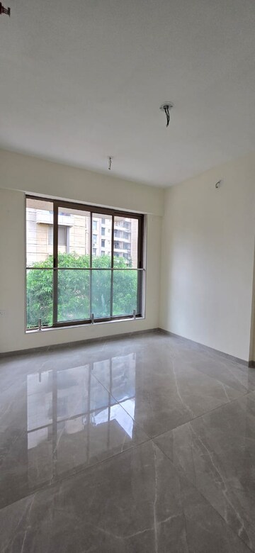 Room in 3 BHK Apartment at Hubtown Seasons, Chembur – for Rent