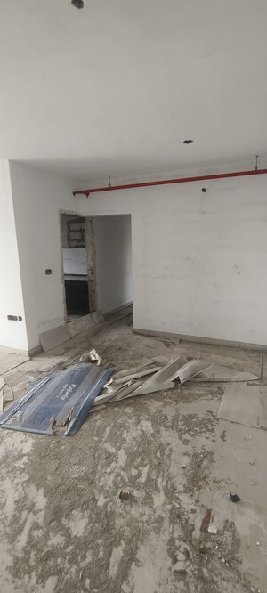 Room in 3 BHK Apartment at Siddhi Highland Park, Kolshet Road – for Sale