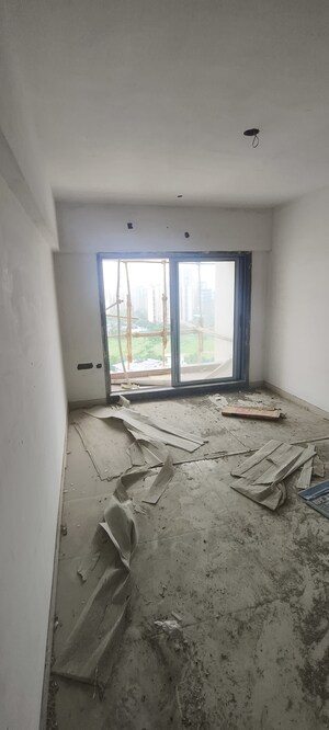 Room in 3 BHK Apartment at Siddhi Highland Park, Kolshet Road – for Sale