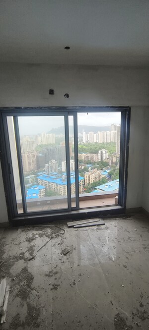 Room in 3 BHK Apartment at Siddhi Highland Park, Kolshet Road – for Sale