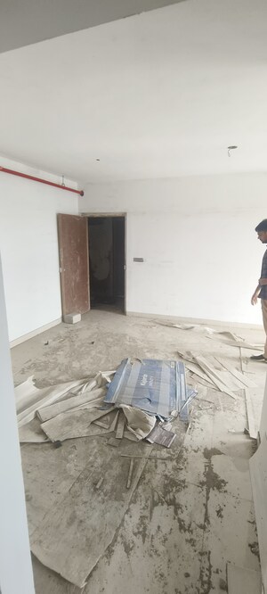 Bedroom in 3 BHK Apartment at Siddhi Highland Park, Kolshet Road – for Sale