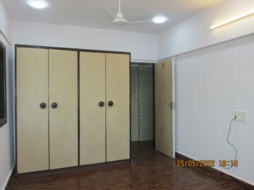 Room in 1 BHK Apartment at Priyadarshini CHS Dadar, Dadar West – for Sale