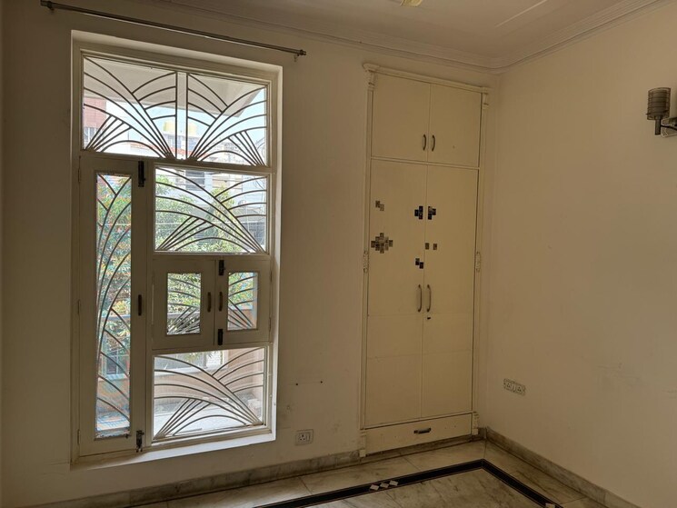 Room, sector 46 3 Bedroom 204 Sq.Yd. Builder Floor In Sector 46 Gurgaon 8991062