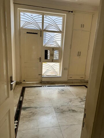 Room in 3 BHK Builder Floor at Sector 46 – for Rent