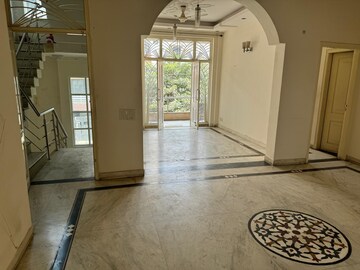 Building Lobby in 3 BHK Builder Floor at Sector 46 – for Rent