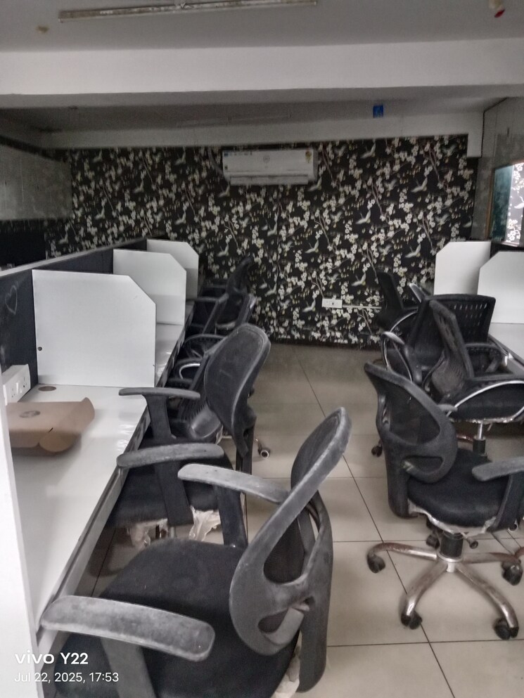 Team Area, laxmi nagar Commercial Office Space 500 Sq.Ft. In Laxmi Nagar Delhi 8991089