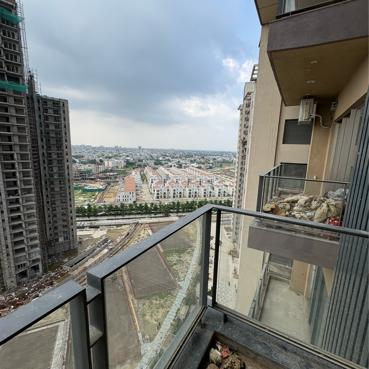 4 BHK + Servant Room 2639 Sq.Ft. Apartment in Shalimar One World Belvedere Court 3