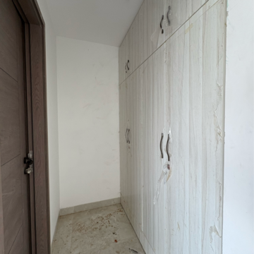 Building Lobby in 3 BHK Apartment at Shalimar Vista, Malesemau – for Rent