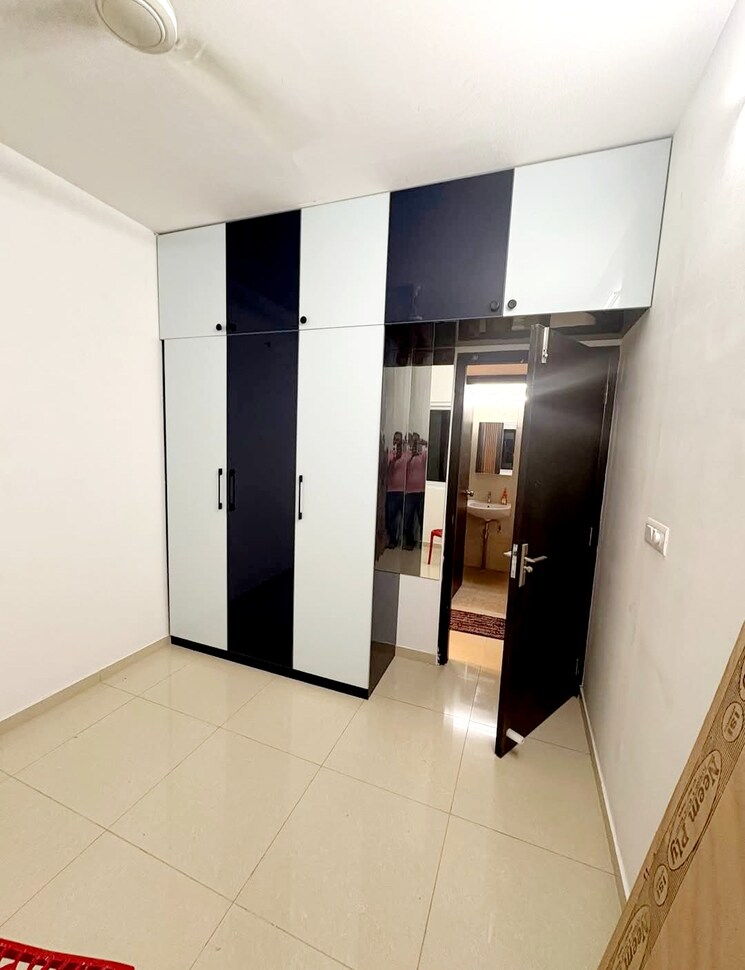 Room, murali nagar 3 Bedroom 1600 Sq.Ft. Apartment In Murali Nagar Vizag 8991192