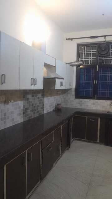 Kitchen in 3 BHK Builder Floor at SS Mayfield Gardens, Sector 51 – for Rent