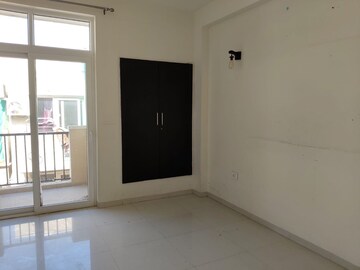 Room in 3 BHK Builder Floor at Emaar MGF Emerald Hills, Sector 65 – for Rent