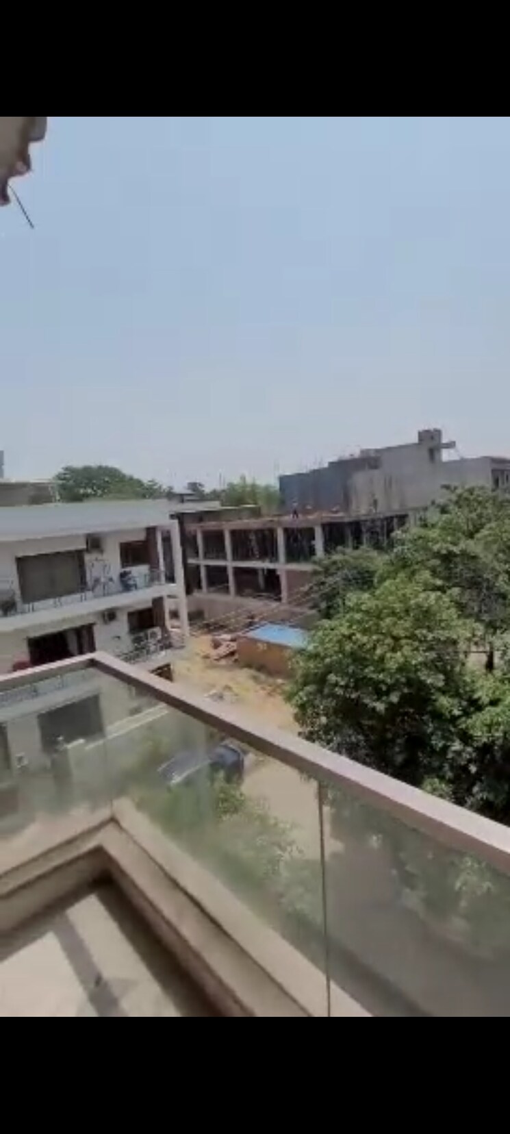 Balcony, sector 47 3 Bedroom 200 Sq.Yd. Builder Floor In Sector 47 Gurgaon 8991323