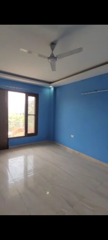 Room in 3 BHK Builder Floor at Sector 47 – for Rent