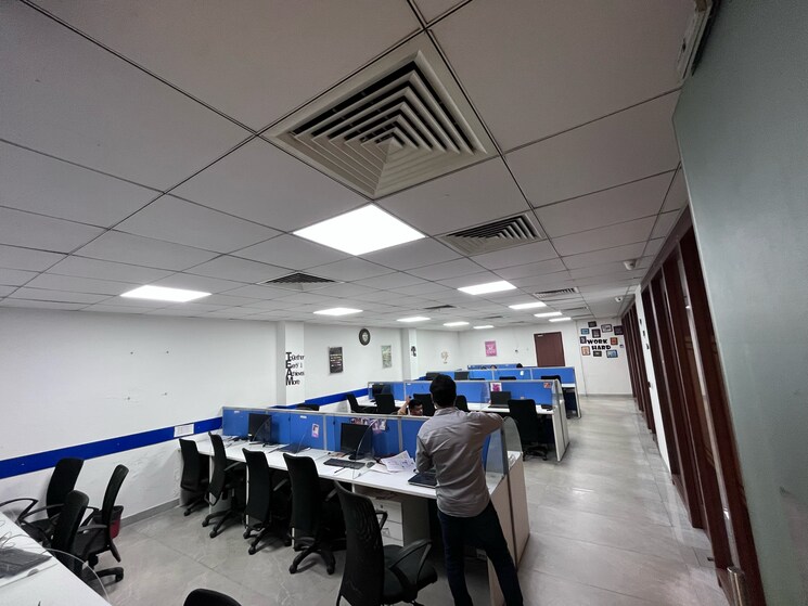 Team Area, sector 2 Commercial Office Space 2800 Sq.Ft. In Sector 2 Noida 8991345