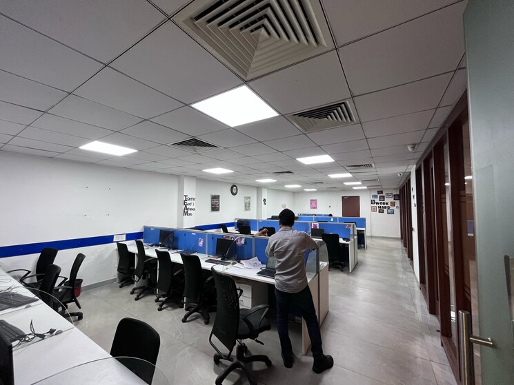 Team Area, sector 2 Commercial Office Space 2800 Sq.Ft. In Sector 2 Noida 8991345