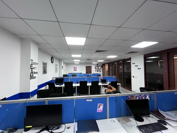 Team Area, sector 2 Commercial Office Space 2800 Sq.Ft. In Sector 2 Noida 8991345