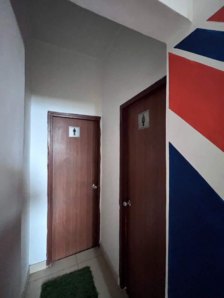 Room, sector 2 Commercial Office Space 2800 Sq.Ft. In Sector 2 Noida 8991355