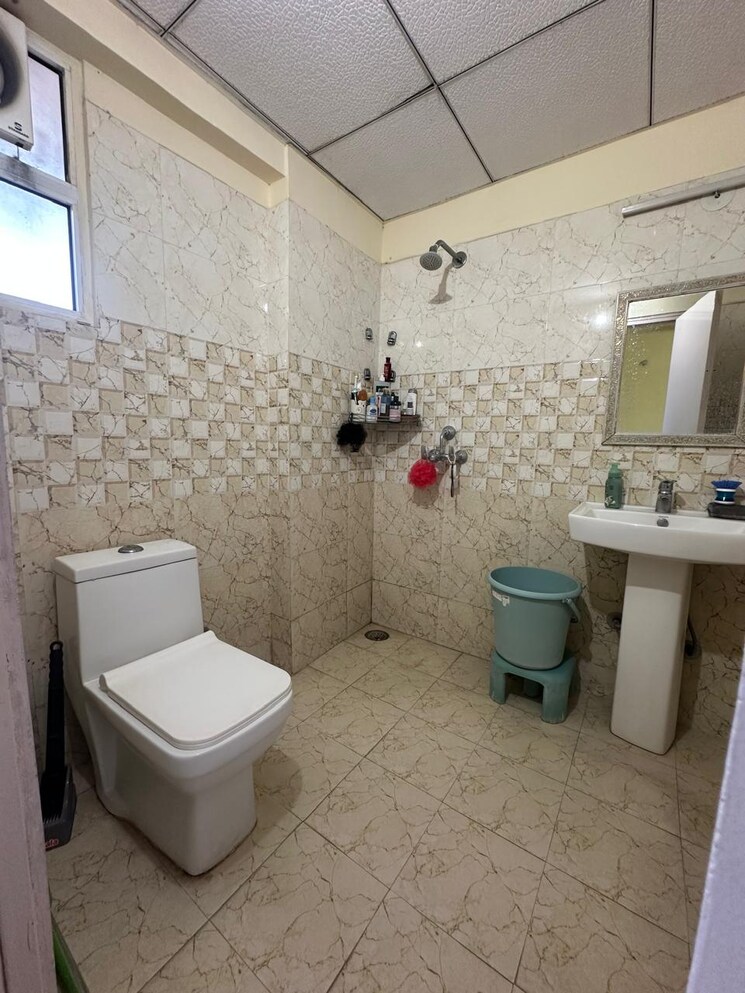 Bathroom, jm-aroma 4 Bedroom 2550 Sq.Ft. Apartment In Sector 75 Noida 8991374