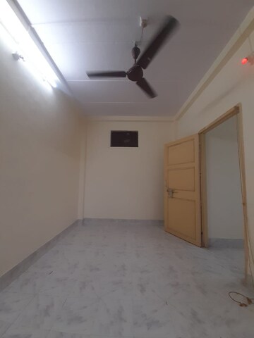 Room in 1 BHK Apartment at Sarthak CHS Goregaon, Goregaon East – for Rent
