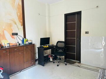 Team Area in 3.5 BHK Builder Floor at Mansarover Garden – for Rent