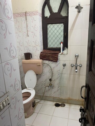Bathroom in 2 BHK Apartment at DLF City Gurgaon, Sector 27 – for Rent
