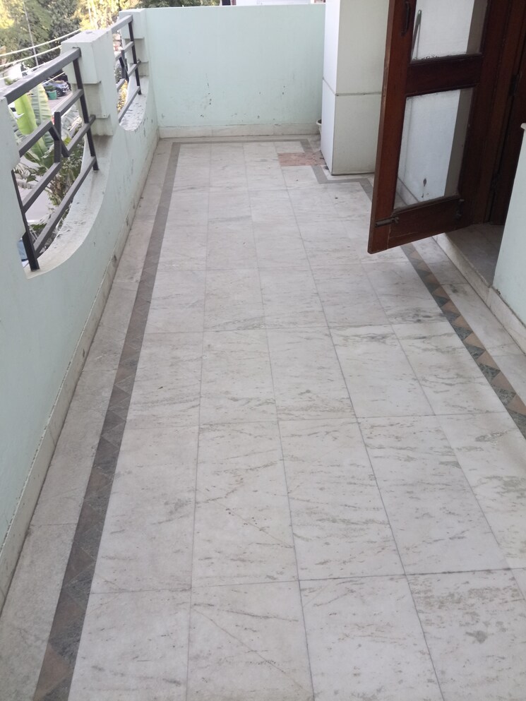 Balcony, rwa-apartments-sector-26 3 Bedroom 162 Sq.Mt. Apartment In Sector 26 Noida 8991415