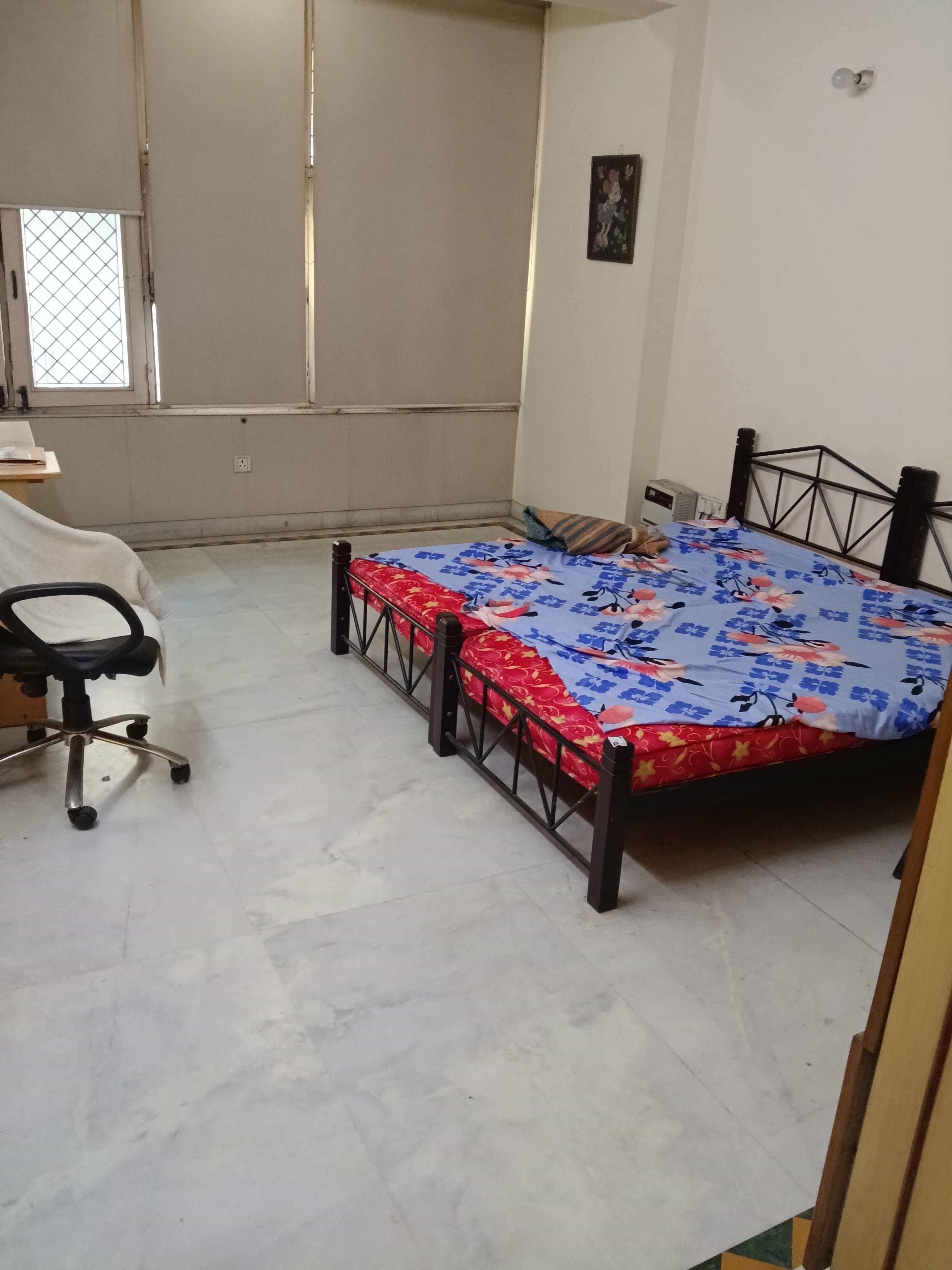 3 BHK 162 Sq.Mt. Apartment in RWA Apartments Sector 26