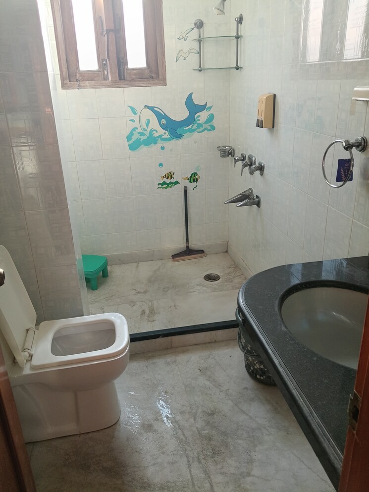 Bathroom, rwa-apartments-sector-26 3 Bedroom 162 Sq.Mt. Apartment In Sector 26 Noida 8991415