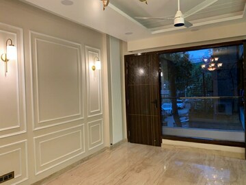 Room in 2.5 BHK Builder Floor at Mansarover Garden – for Rent