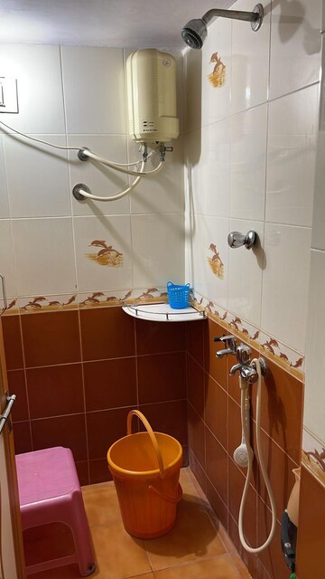 Bathroom in 1 BHK Apartment at Alkapuri – for Rent