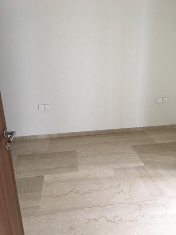 Room in 2 BHK Apartment at Lodha Altia, Wadala – for Rent