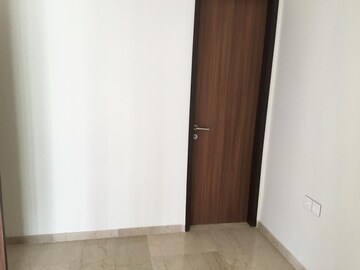 Room in 2 BHK Apartment at Lodha Altia, Wadala – for Rent