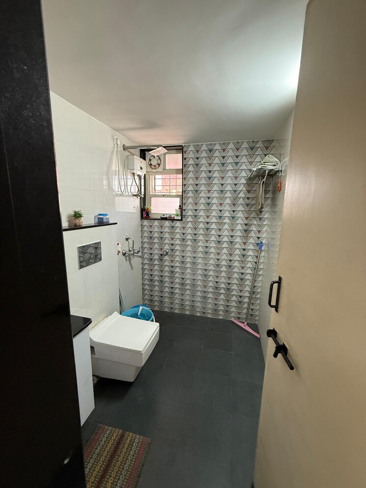 Bathroom, rajas society 3.5 Bedroom 2000 Sq.Ft. Apartment In Rajas Society Pune 8991438